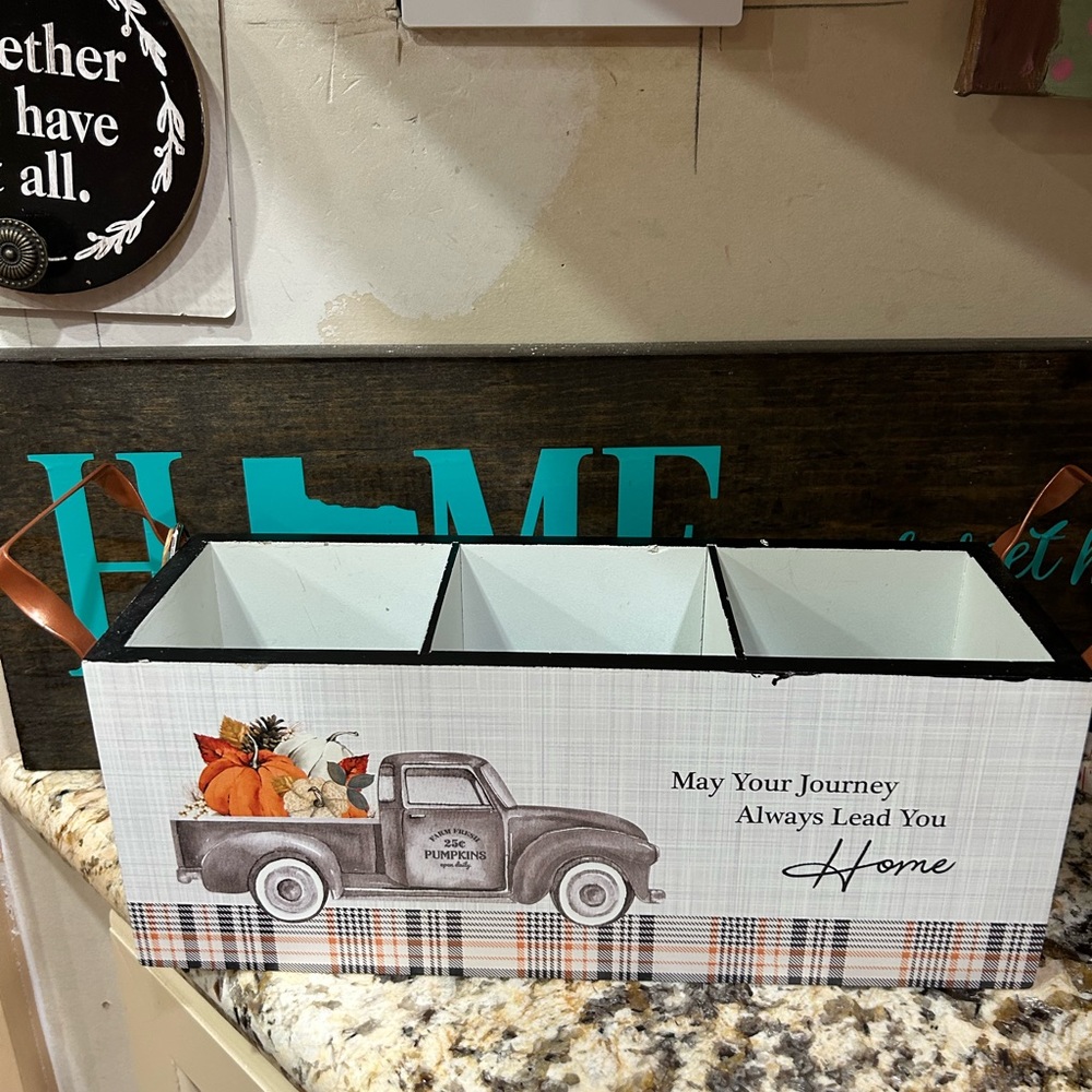 Utensils holder
